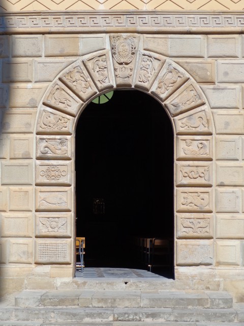 Indgangen til den gamle kirke. Portale santuario antico, foto: Effems, Wikimedia 2015