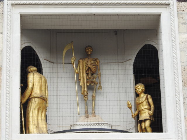 Menneskets aldre, her alderdom og barndom med skelettet med leen i midten. Foto: KirstenSoele