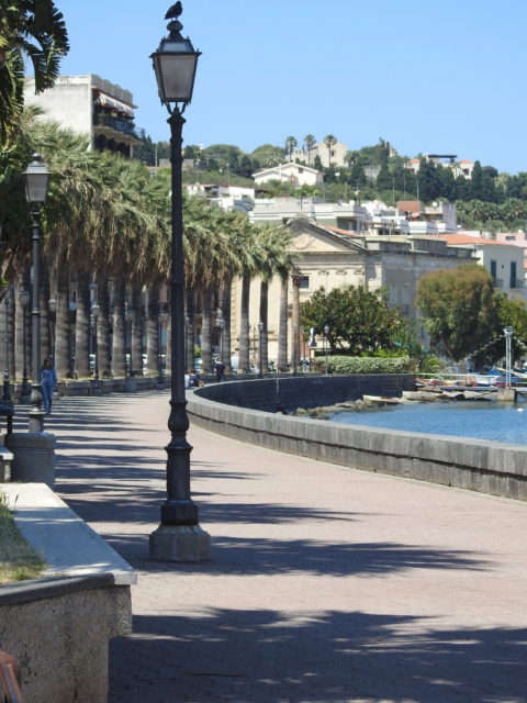 Lungomare, strandpromenade, Garibaldi i Milazzo. Foto: KirstenSoele