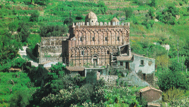 Chiesa dei SS Pietro e Paolo d'Agrò. Foto: Antonio Casablanca, Wikimedia 2007