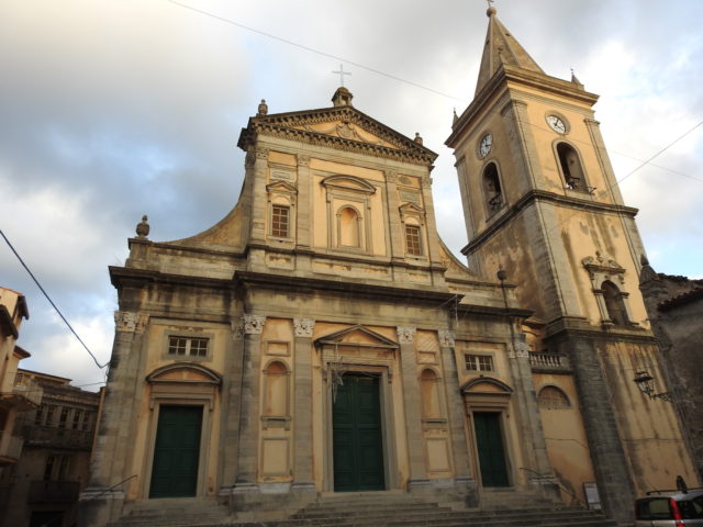 Duomo di Novara di Sicilia eller Duomo di Santa Maria Assunta. Foto: KirstenSoele