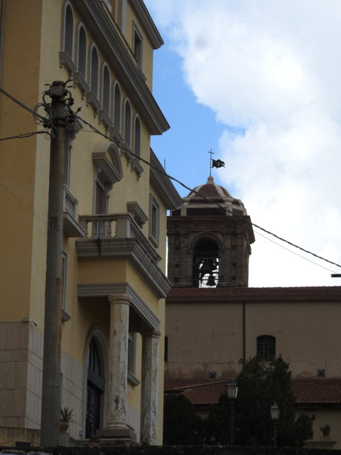 Mueso Diocesano med katedralen i baggrunden. Foto: KirstenSoele