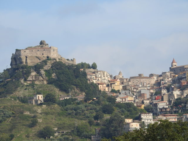 Castello di Ruggero di Lauria. Foto: KirstenSoele